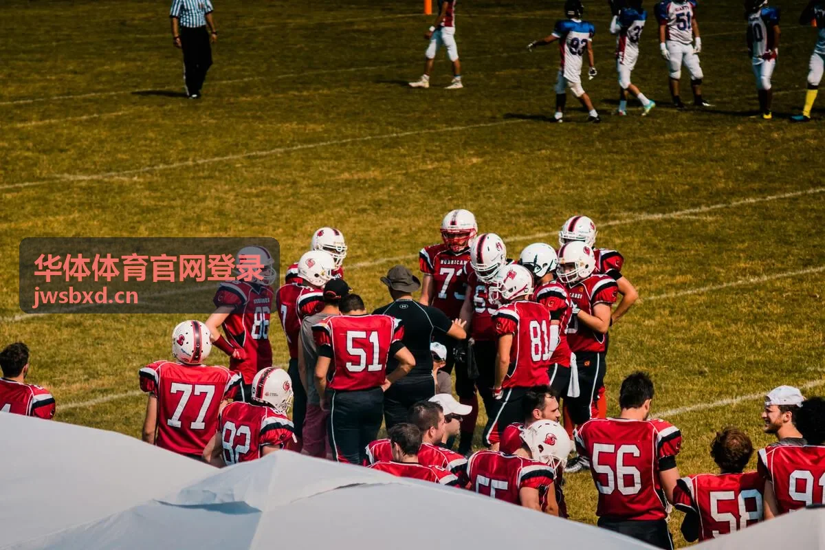华体体育官网登录会员服务经理罗嘉在前台接待会员